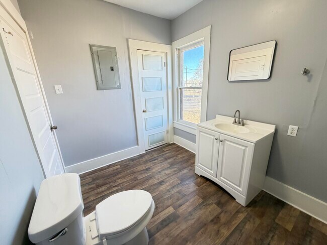 Building Photo - 215 S 3rd St