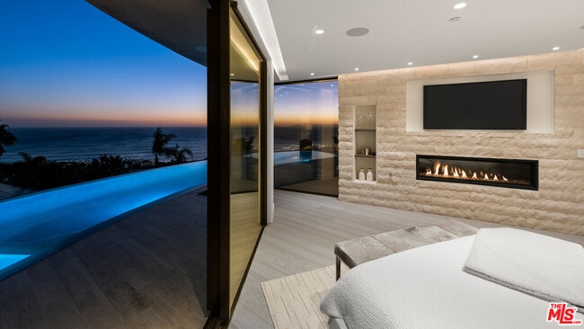 Building Photo - 1218 Coronado Dr