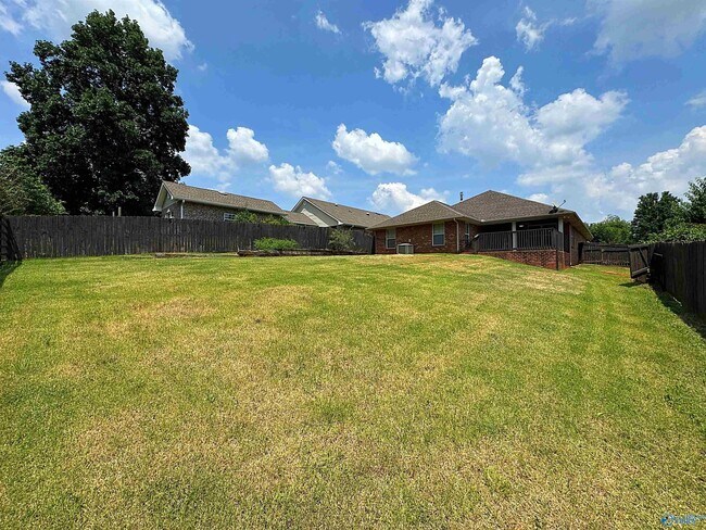 Building Photo - 105 Oak Shade Dr