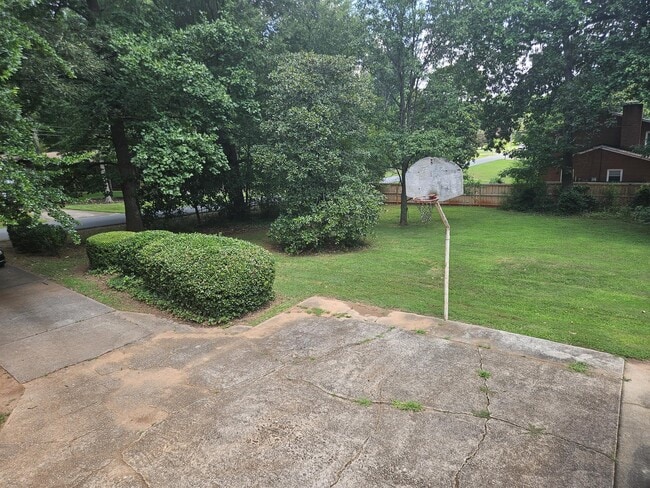 Building Photo - 7604 Shady Ln