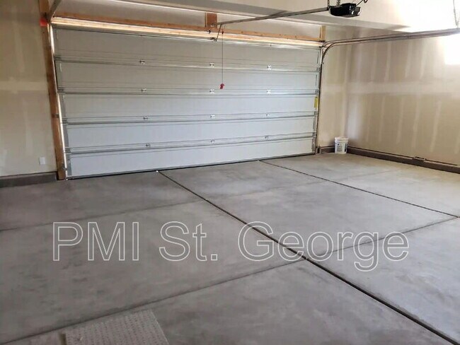 Building Photo - 3226 E 2390 S