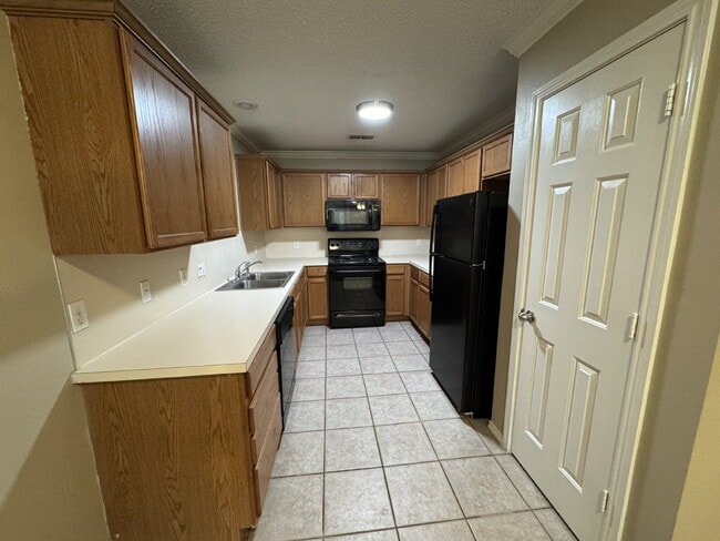 Building Photo - Captivating Home Located in Northwest Corr...