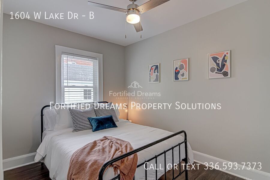 Building Photo - 1604 W Lake Dr