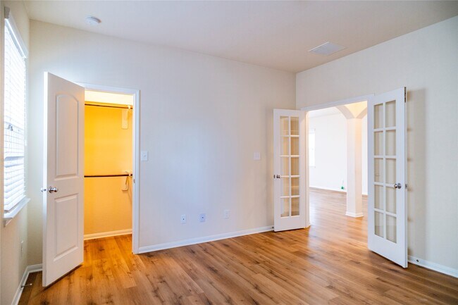 Building Photo - 7115 Ironwood Forest Dr