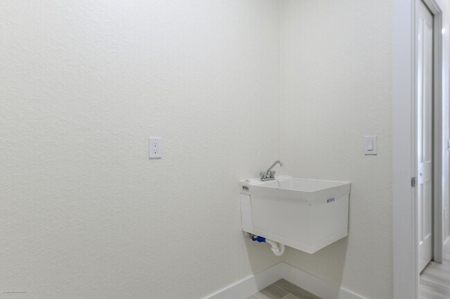 Building Photo - PET FRIENDLY BRAND-NEW LUXURY EXECUTIVE HOME