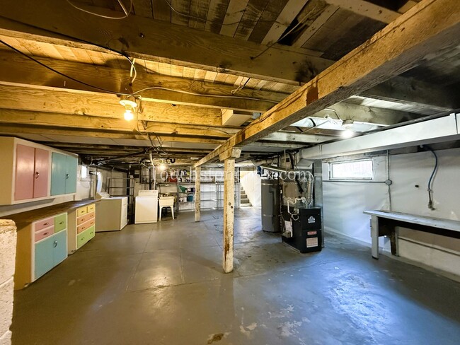 Building Photo - Contemporary 2 BD | 1 BA Home w/ Private B...