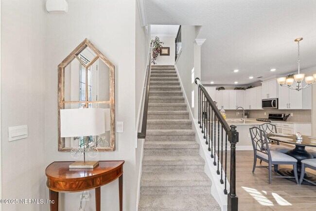 Building Photo - 121 Thistleton Wy