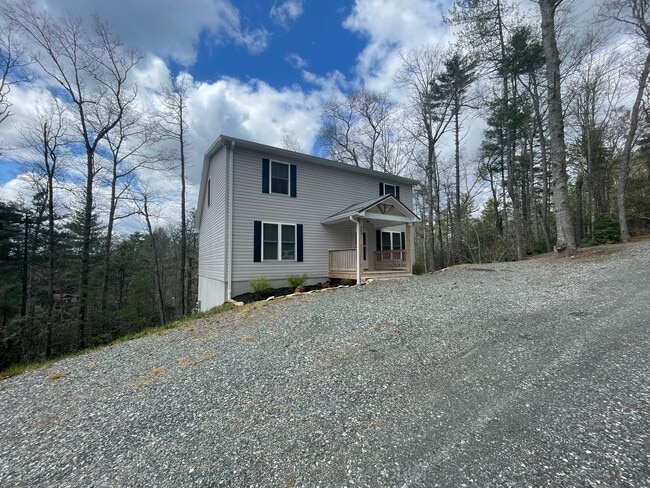 Building Photo - 350 Pinewood Circle