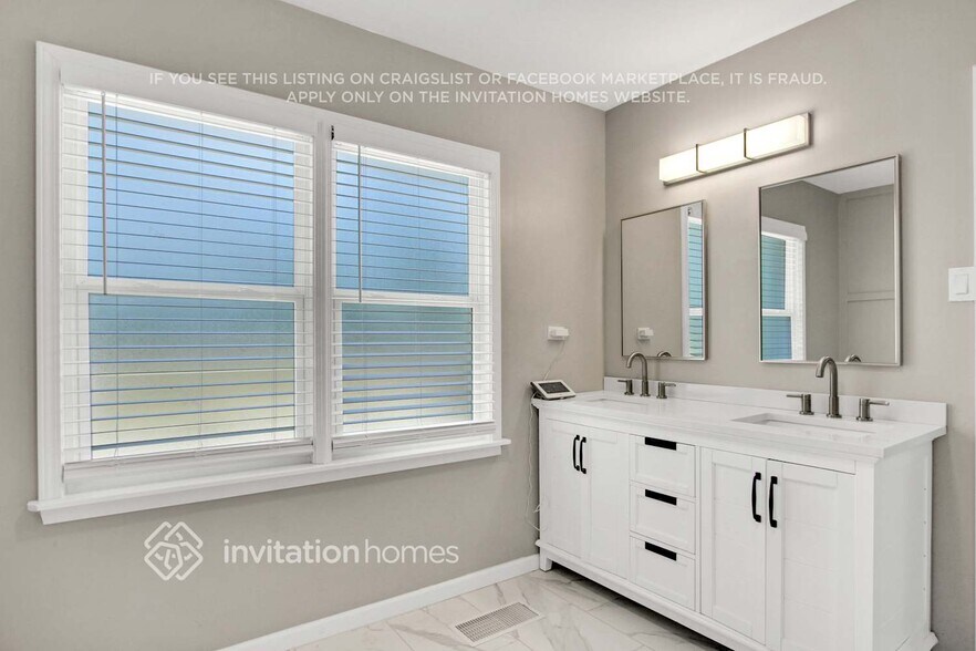 Building Photo - 2122 Holly Hill Dr