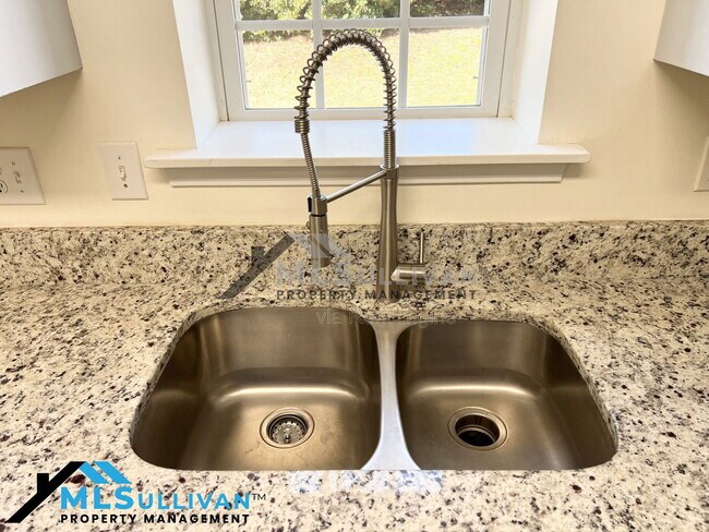 Building Photo - 4504 Conklin Dr