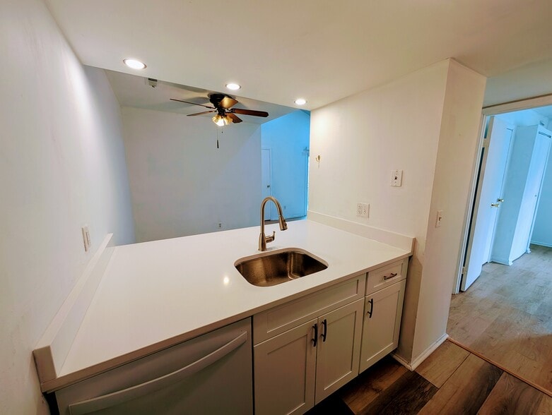 Building Photo - 1085 Merrimar Cir N
