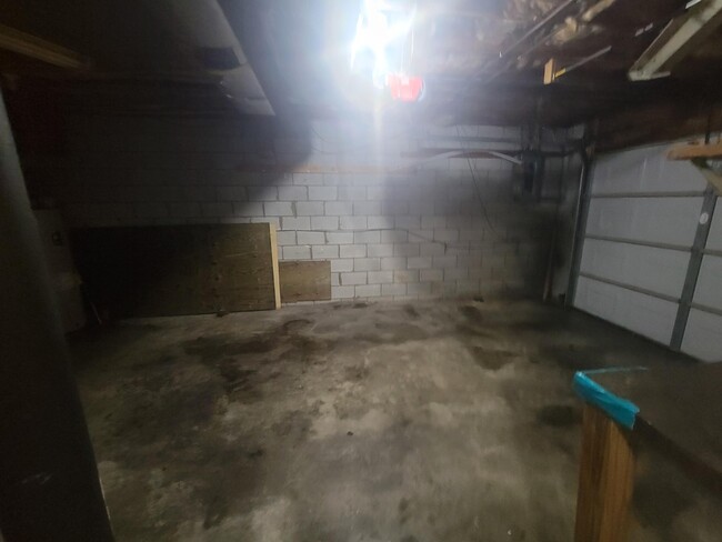 Building Photo - 3351 Moundview Ct