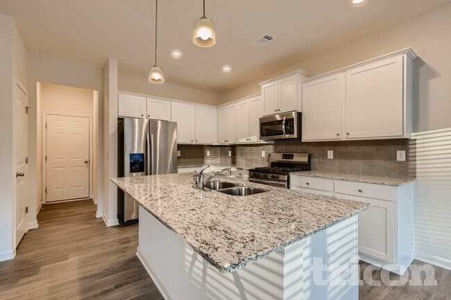 Building Photo - 142 Woodhouse Cir