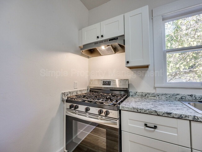 Building Photo - 811 W Wade St