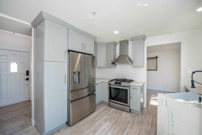 Building Photo - Eastside Costa Mesa Gem