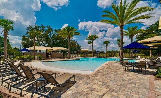 Building Photo - Gorgeous 4/ 2.5 Home in the Beautiful Lake Asbury Area of Clay County! $2,550.00