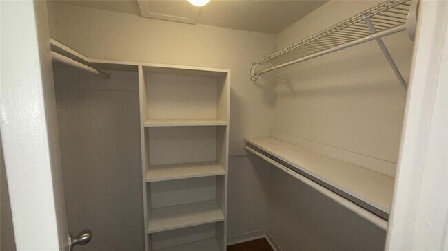 Building Photo - 5400 Memorial Dr