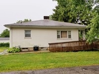 Building Photo - Renovated 2BR/1BA Home