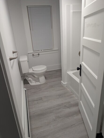 Building Photo - 157 School St