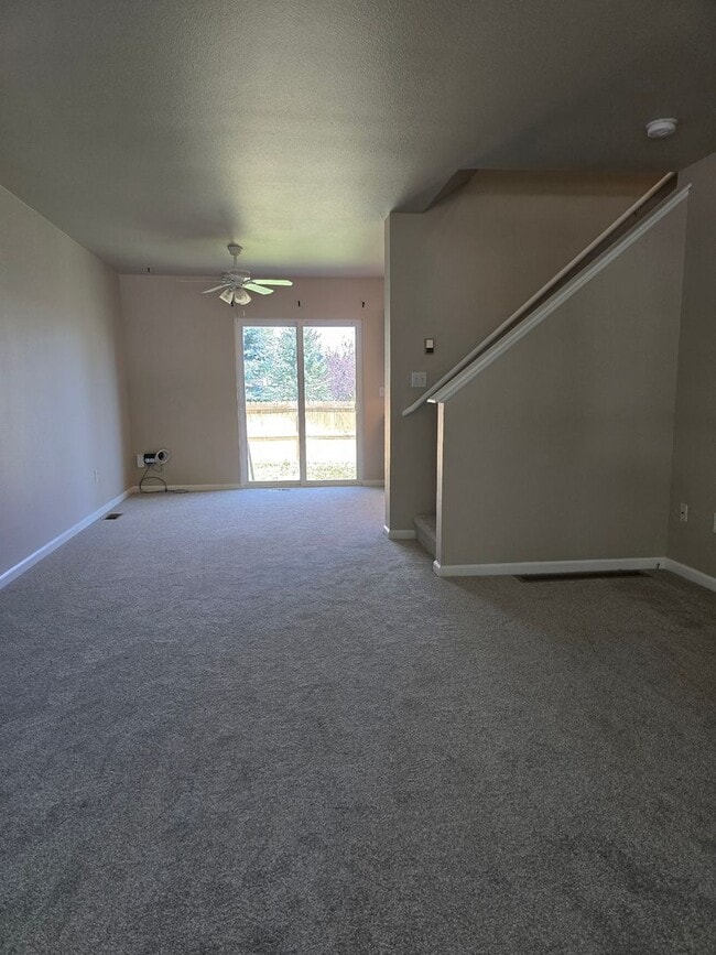 Building Photo - Wonderful Townhome