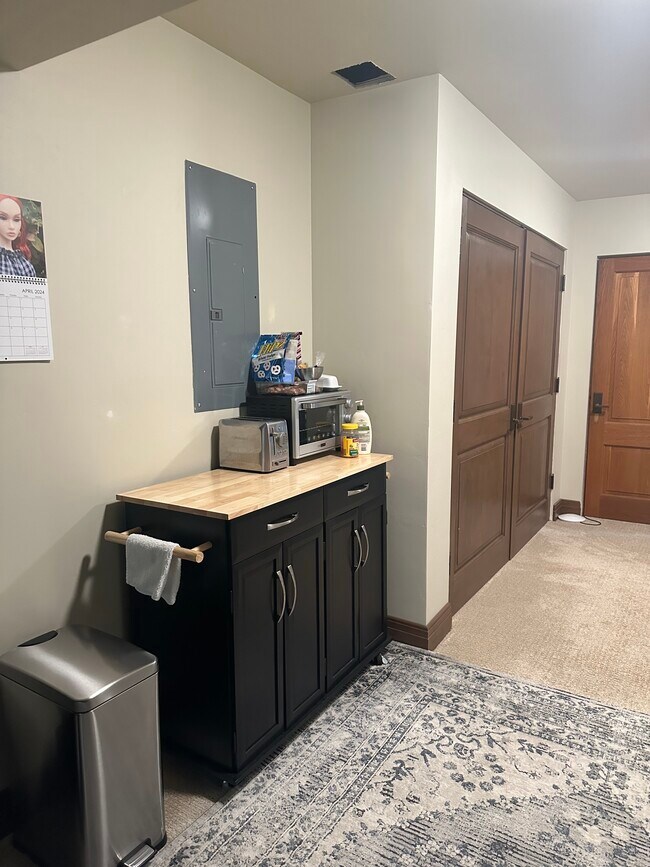 Building Photo - 640 Lincoln Ave