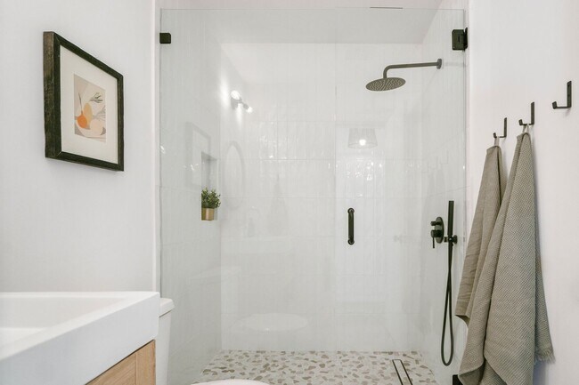 Building Photo - COMING SOON: 3-Bed, 2-Bath Desert-Modern B...