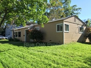 Building Photo - 310 Oak St