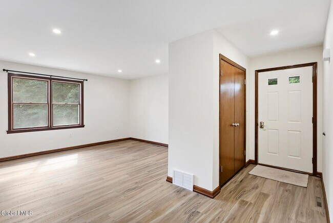 Building Photo - 62 Devitt Rd
