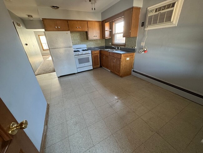 Building Photo - 8244 W Forest Preserve Ave