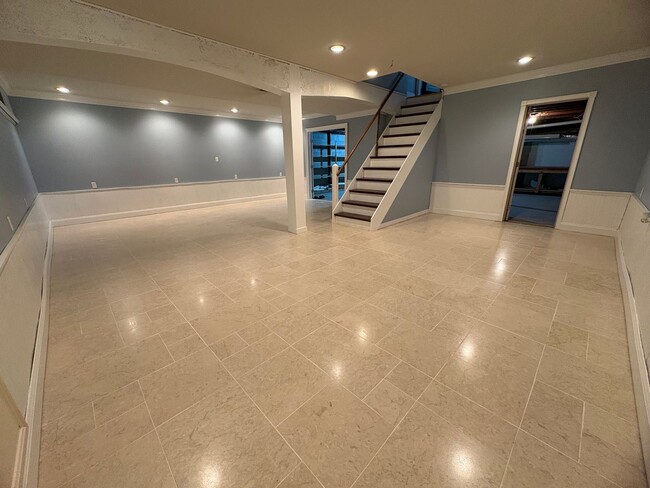 Building Photo - 4 Bedroom Single Family Home Available in ...