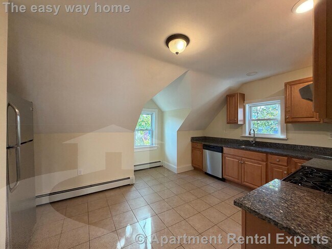 Building Photo - 102 Sycamore St