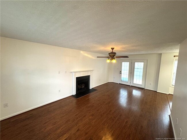 Building Photo - 1050 Roundabout Rd