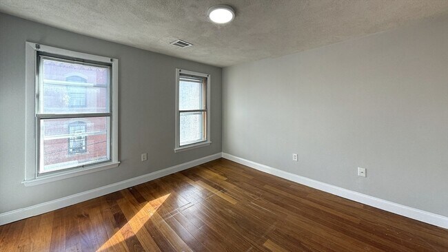 Building Photo - 324 Princeton St