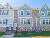 Building Photo - 2 bedroom 2 bath Urbandale Townhouse with a 2-Car attached garage