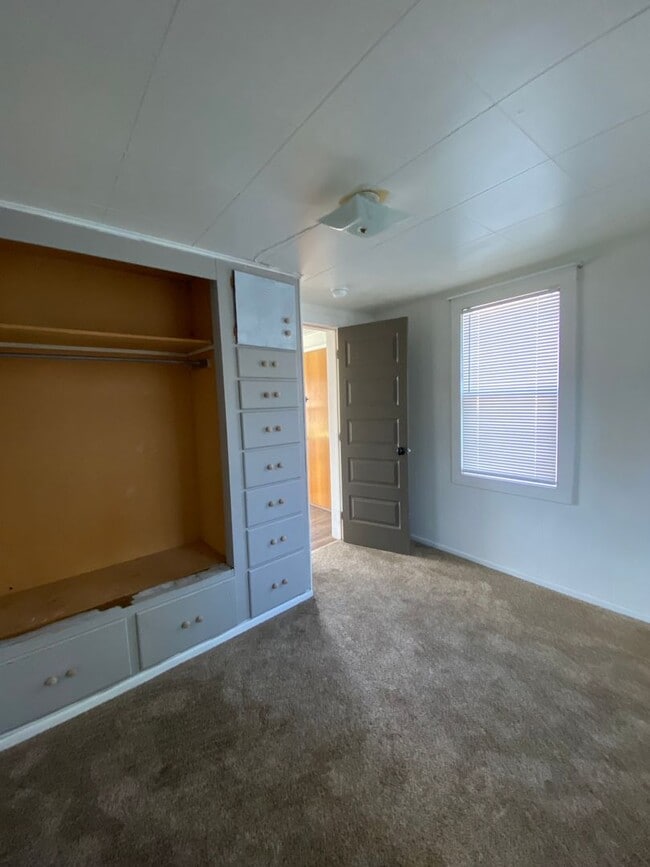 Building Photo - 1008 Lake Ave