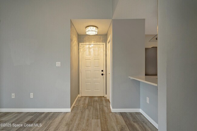 Building Photo - 225 S Tropical Trail