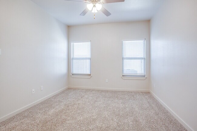 Building Photo - Beautiful New Townhome Located South of To...