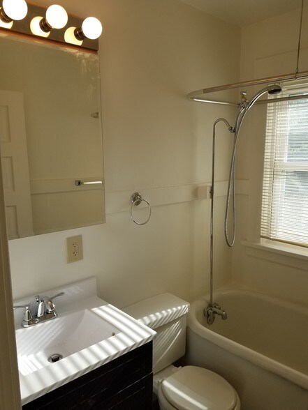 Bathroom - 1193 25th St