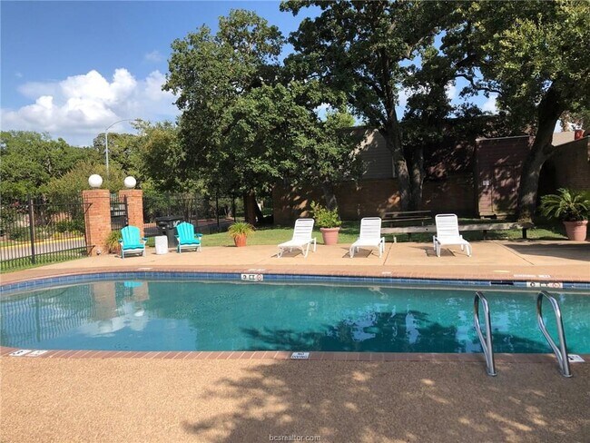 Building Photo - 1527 Wolf Run