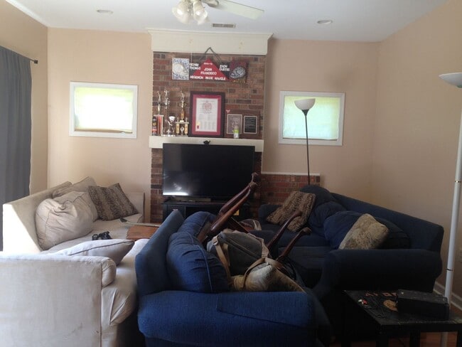 Building Photo - Rider/TCNJ Students!!! Great 4 Bedroom/2 Full Bath Home Near TCNJ and Rider! Recently Renovated! ...