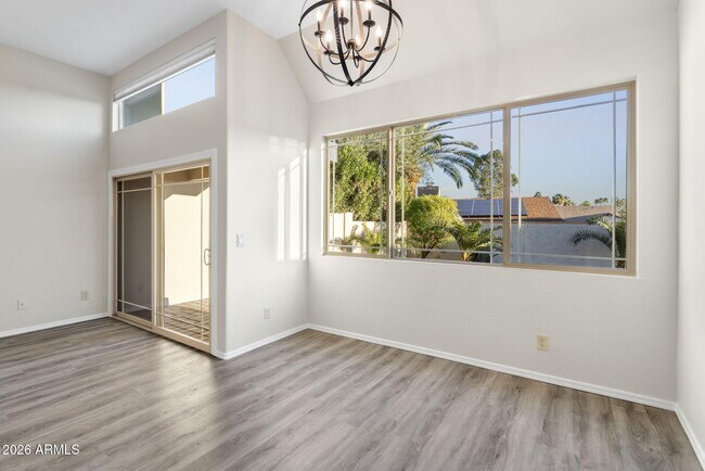 Building Photo - 8841 E Meadow Hill Dr