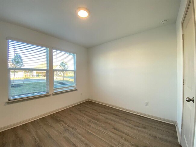 Building Photo - 203 Sweetwater Crk Ln