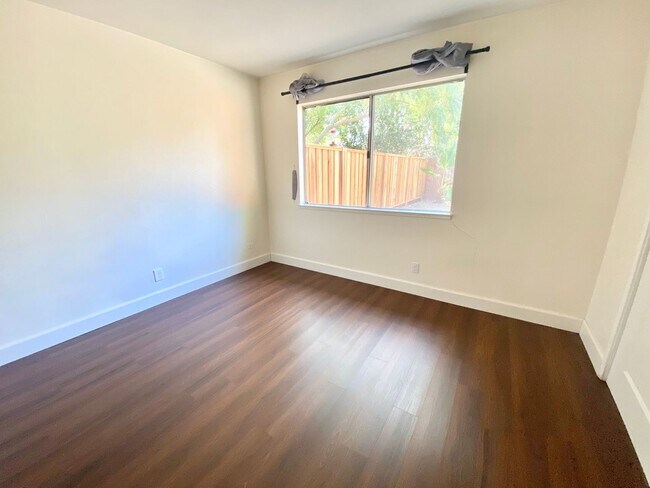 Building Photo - Charming 3 Bed 1 Bath Single Story Home