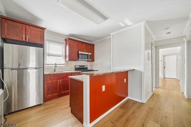 Building Photo - 378 Boyden Ave