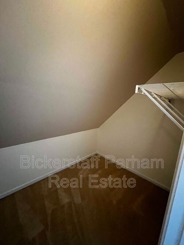 Building Photo - 70 Misty Forest Dr