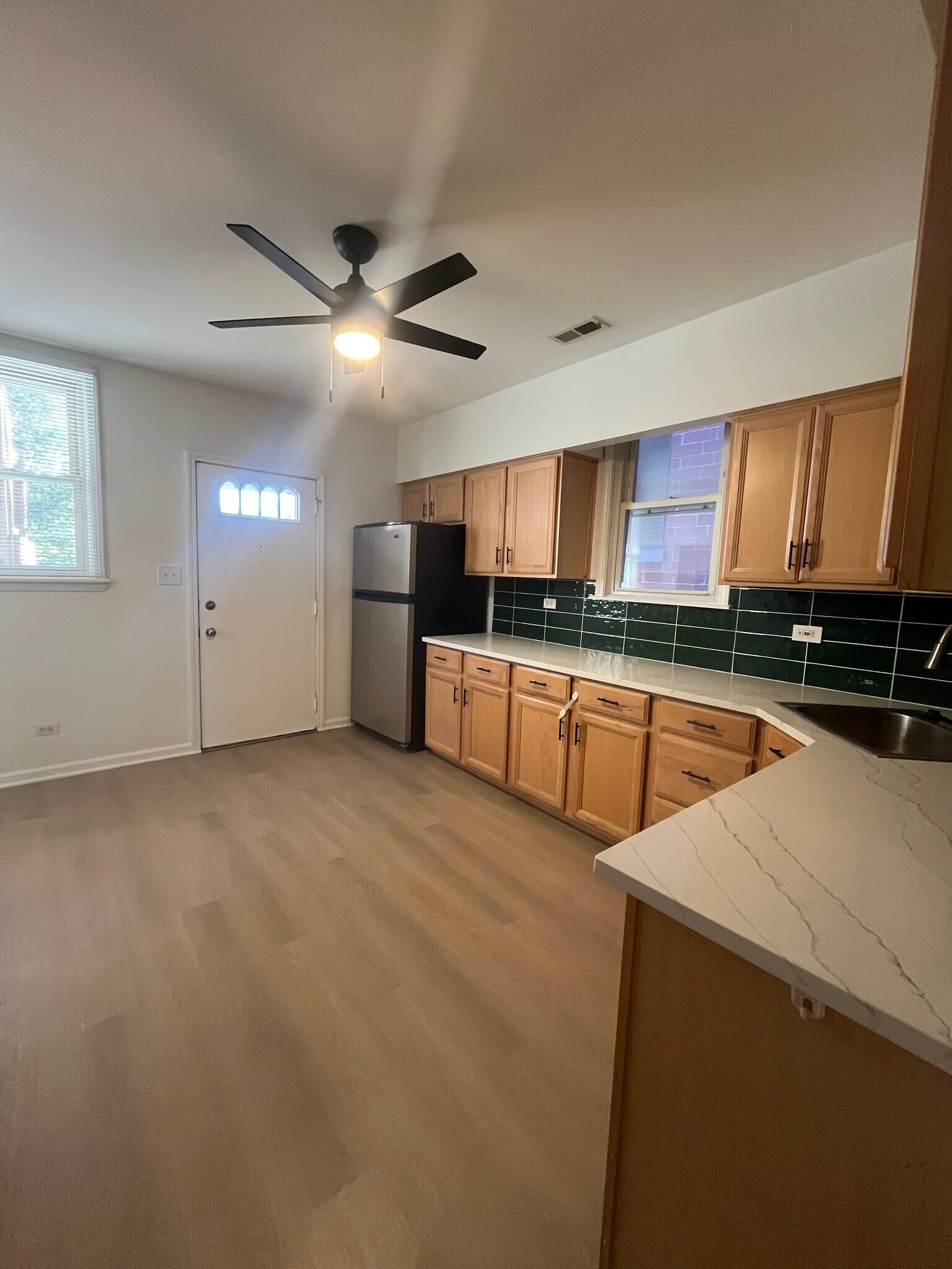 Building Photo - 1655 N Artesian Ave