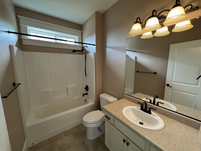 Building Photo - Milwaukie 4-Bedroom Home on Corner Lot, Spacious, A/C