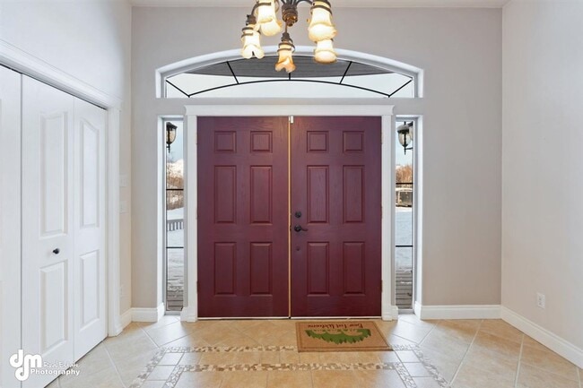 Building Photo - Gorgeous Palmer Home!