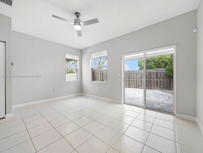 Building Photo - 2723 SE 17th St