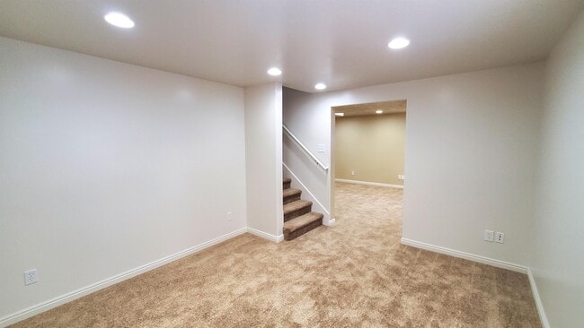 Building Photo - 483 E Apple Blossom Dr